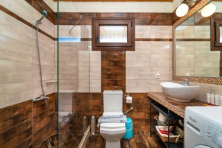 garbis ageras santa marina apartments bathroom